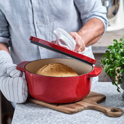 Empire Red Covered Round Casserole 26cm/5.2L